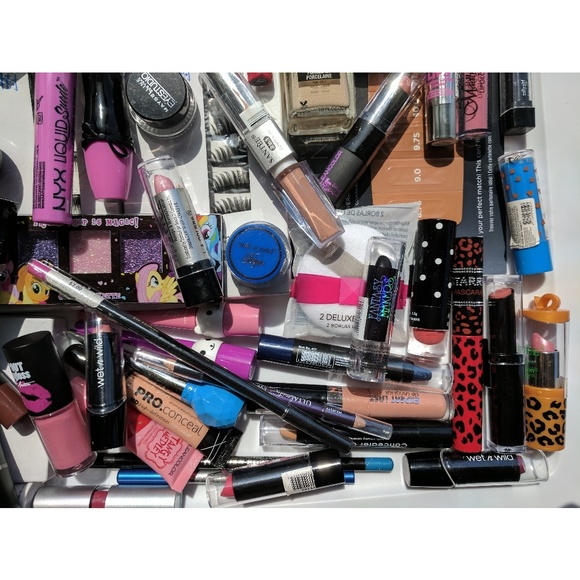 Makeup Bundle! - Picture 5 of 6